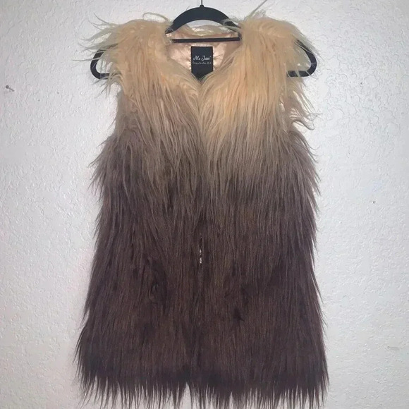 Me Jane "Almost Famous" Style Ombre' Faux Fur Vest Satin Lining hook-eye closure - Picture 5 of 8